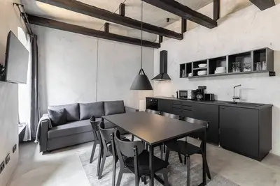 Image de Black White 44sqm 2room maisonette apt near center