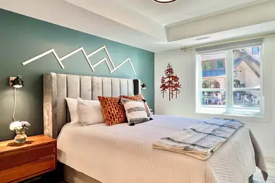 New Downtown Mtn View Free Parking 2b&2b