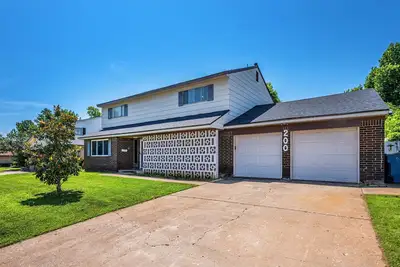 Image de Cozy 5-bedroom house with spacious private backyard and pool