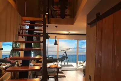 Image de 180° Luxury Sea and Mountain View Apartment in Downtown 6 min walk to the beach