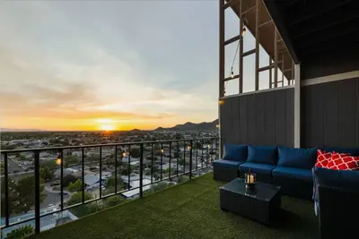 Image de Modern Cliff Top Condo \"The Lookout\"