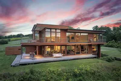 Image de Hillsdale Lakeside / Lake Access, Balcony & Bbq