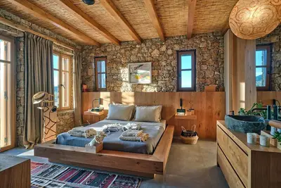 Image de Dazzling Paros Villa | Villa Acquabella | 5 Bedrooms | Private Infinity Pool with Saltwater | Upper-Level Terrace with Jacuzzi | Bar & Bbq | Molos