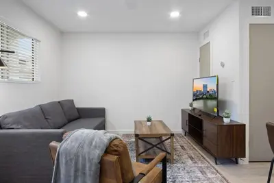 Image de Modern Pristine Apartment 5 Minutes to Downtown Atx