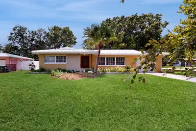 Comfortable and centrally located, dog friendly, Ac, Wifi and pool table