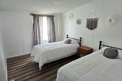 Image de Cozy country home just outside the city! Enjoy a quiet getaway with the family.