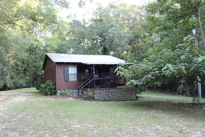 Image de Pet friendly 2-bedroom cabin in quiet country setting yet short drive to coast