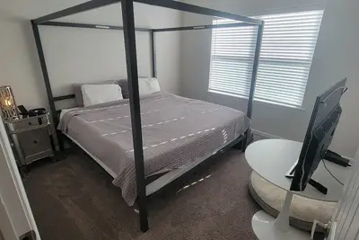 Image de Modest 1 Bedroom 1 Bathroom Apartment on the 2nd floor. Wi-Fi and Cable included