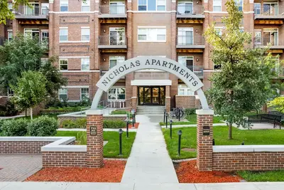 Image de Free Parking, New Apartment, Steps From Mayo!