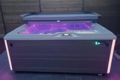 Image de Maison avec Spa & piscine. Lieu de détente idéal!