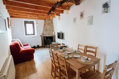 Image de Maison de campagne \"La Lar\" avec vue sur les montagnes, terrasse privée et Wi-Fi