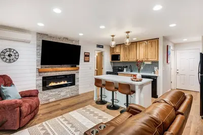 Image de Condo w Awesome Views & a Even Better Location!