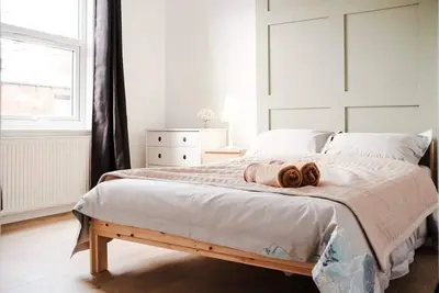 Image de Stylish Renovated Home Near Headingley and Park