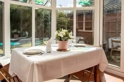 Image de Cosy Homely House with Conservatory and Garden