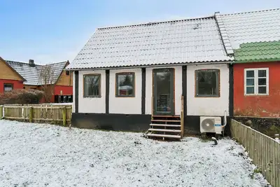 Image de Cosy house near forest