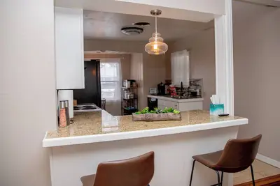 Image de Hot tub-Dog Run-Carport -Charmer near Ttu