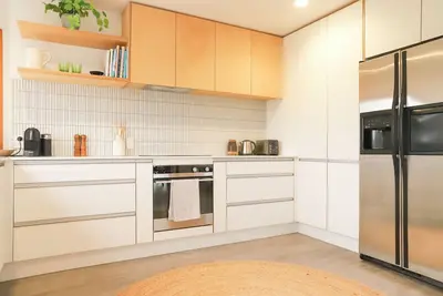 Image de Hosts on the Coast Panoramic Sea Views on Paku