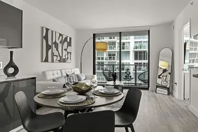 Image de Luxurious 2-Bedroom Apt + Parking in Brickell.