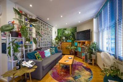 Image de Spacious urban jungle in the centre of the west end with Wifi! Sleeps up to 7