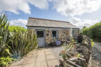 Image de Retreat with the one you love to this rural, dog-friendly cottage. Spice Barn exudes luxury, whilst