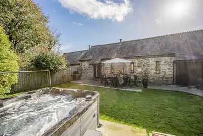 Image de As a former cider press, Hob Nob is no stranger to a gathering of family and friends. It's delightfu