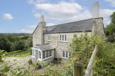 Image de Indulge in ultimate luxury with a family escape to this quintessentially Cornish cottage. Oozing wit