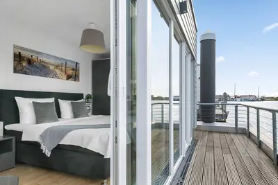 Image de Am Pier - floating holiday home, rooftop terrace with 360° views, Finnish sauna