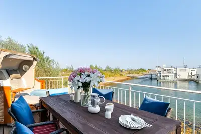 Image de Art House - First Row on the Water, 360° Rooftop Terrace, Whirlpool, Beach Chair