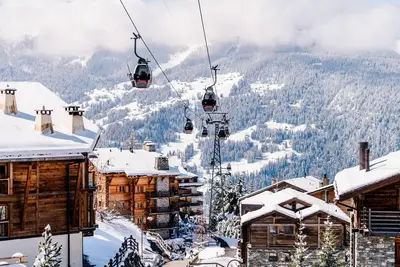 Image de Luxurious Ski-In/Ski-Out Chalet With Panoramic Mountain Views