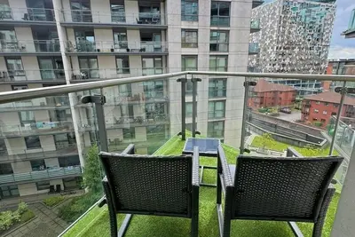 Image de Balcony Apartment by Mailbox