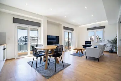 Image de Attiki Square & Metro Modern 2-Bedroom Apt by Mps