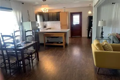 Image de Charming 3/2 house near Downtown Inverness & Rails to Trails walking/ bike path.