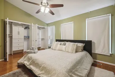 Image de Charming 3-bed, 2. 5 baths townhome in Germantown with WiFi, Ac, 2 parking.