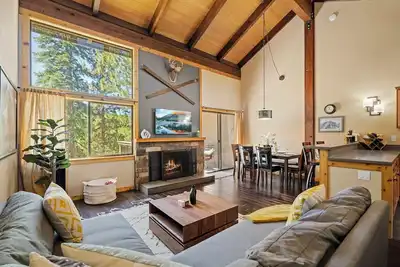 Image de Pet-Friendly Condo at Northstar | Fireplace, Shuttle, Near Village & Ski Resort