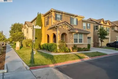 Image de Charming 3-bedroom 2. 5-bath House in pleasant Mossdale Community of Lathrop, Ca.