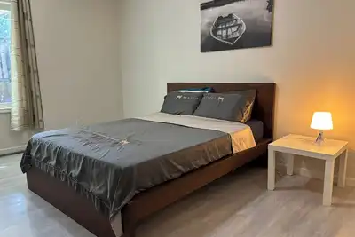 Image de Close to Sfu, Skytrain; Private entry 2-bed guest apartment within our House