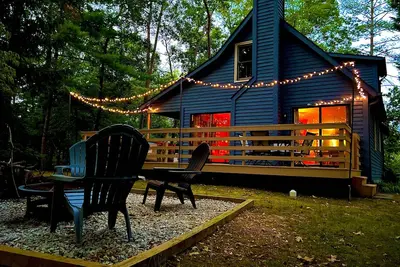 Image de < 1 Mi to Bryce Resort: Quiet Cabin w/ Hot Tub!