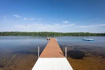 Image de Lake Cabin, Bring your boat and pets, hot tub, sleeps up to 27