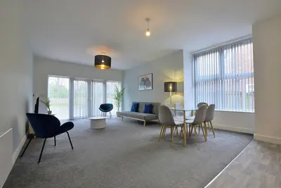 Image de Spacious 2-Br close to Salford Royal with Parking