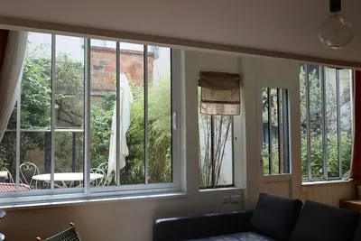 Image de Maisonette indépendante tout confort, avec terrasse fleurie et ensoleillée.