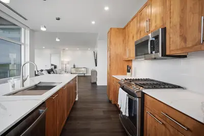 Image de Fun & Fabulous, two bed apt!