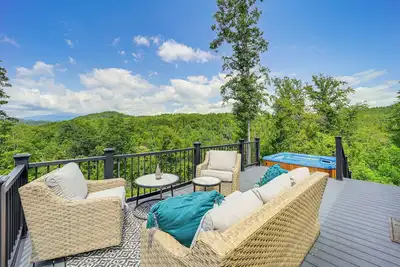 Image de Secluded Lenoir Tiny Home w/ Private Hot Tub!