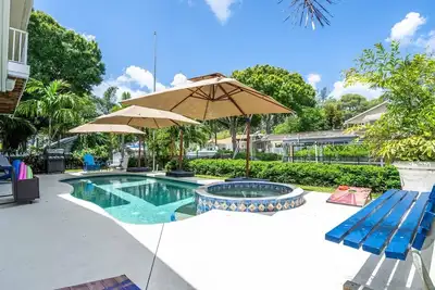 Image de Waterfront, Boat Dock, Kayaks, Fishing, Pool, Spa. 4br / 9Beds / Sleeps14