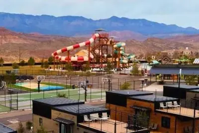 Image de New Yogi Bear Modern Luxury Cabin 1 Bedroom / + bunk set w/ Full Bath Sky Deck - Over 800 sq. ft. (Accessible)