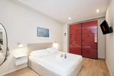Image de Apartment with private patio in central location
