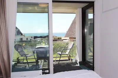 Image de Cozy vacation apartment with two rooms on the upper floor with sea view