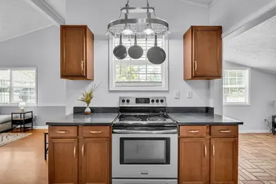 Image de Lounging in Lowndes by OneHometown Getaways