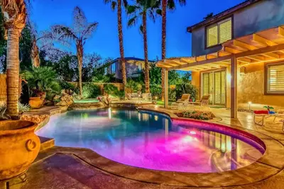 Beautiful home with private pool, pool spa & outdoor kitchen