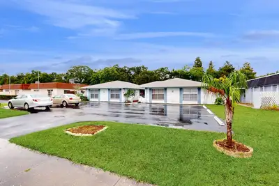 Image de Cozy, dog friendly home close to shopping, entertainment, Ac and Wifi