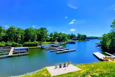 Image de 5br Lakefront Lake Anna, Hot Tub, Pool, Beach